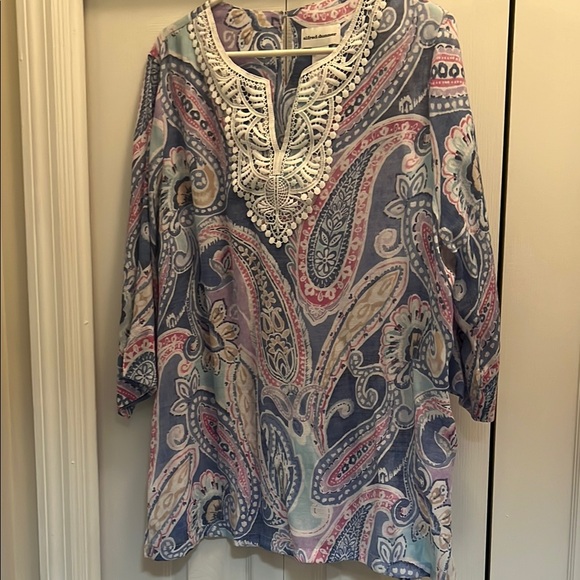 Alfred Dunner Tops - Paisley Print Women's xl Top with Lace Detail